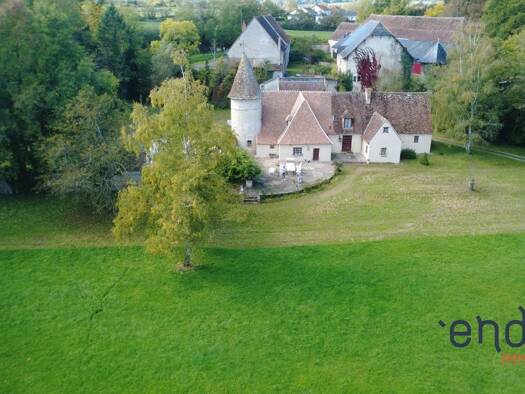 Maison à vendre 574 750 € 12 pièces 6 chambres 289 m² 35 500 m² de terrain Le Veurdre 03320