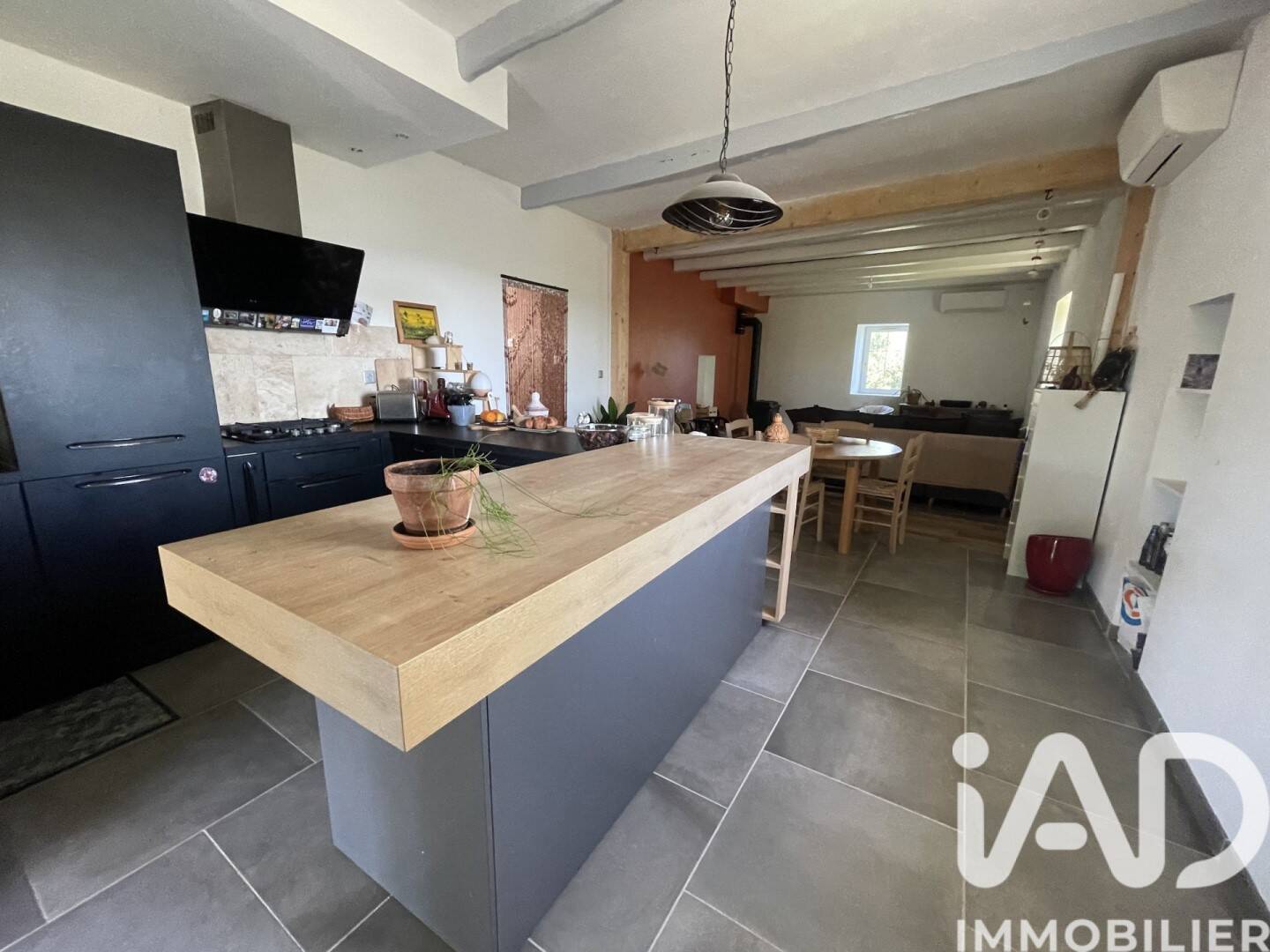 Maison 4 pièces 160 m² · à Saint-Étienne-de-Fontbellon · 160 m² · 390 000 €