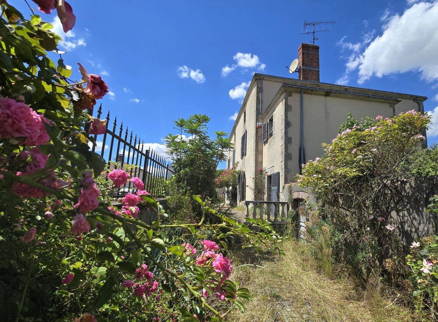 Maison 11 pièces 335 m² · à La Roche-sur-Yon · 335 m² · 335 800 €