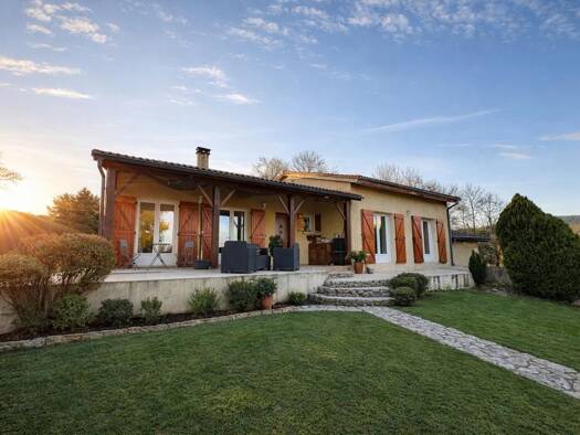 Maison de plain-pied à vendre 198 000 € 4 pièces 3 chambres 102 m² 1 125 m² de terrain Encausse-les-Thermes 31160