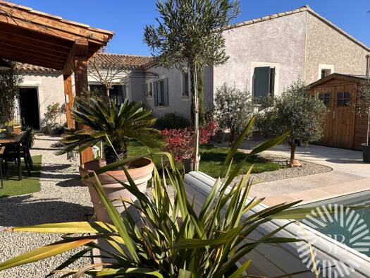 Maison de plain-pied à vendre 365 000 € 3 pièces 2 chambres 86 m² 409 m² de terrain Graveson 13690