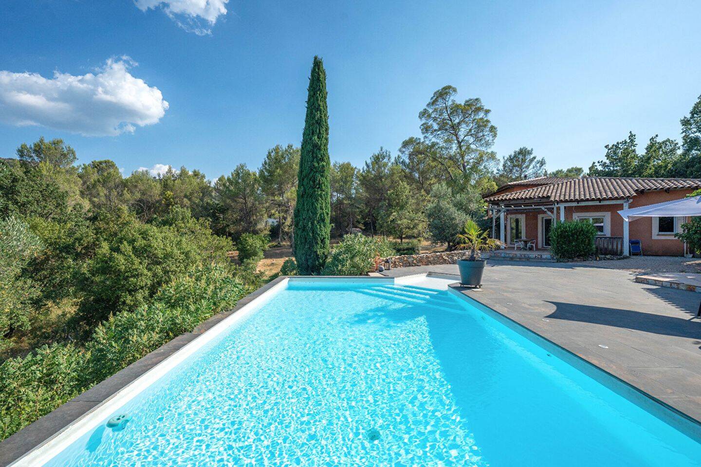 Maison 6 pièces 230 m² · à Tourves · 230 m² · 740 000 €