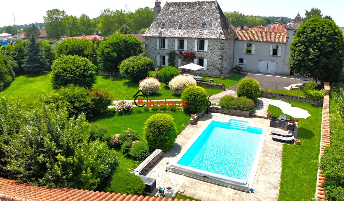 Maison 7 pièces 230 m² · à Aurillac · 230 m² · 467 990 €