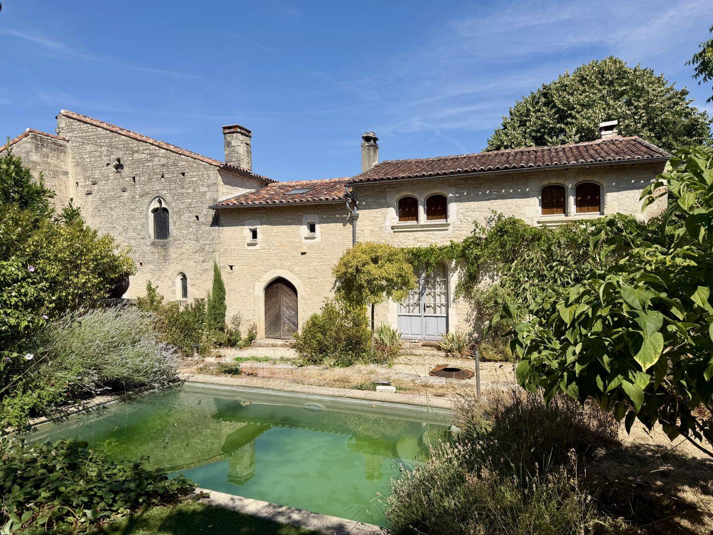 Maison 11 pièces 380 m² · à Tusson · 380 m² · 470 000 €