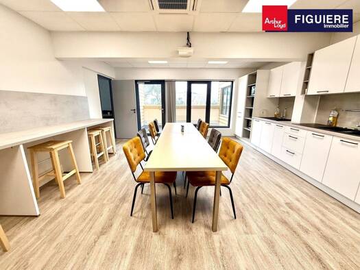 Espace bureau à louer 3 013 € 206,6 m² de bureaux divisible de 207 m² à 207 m² Estroublans Vitrolles 13127