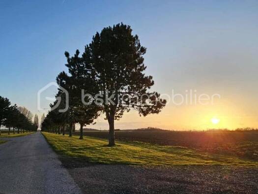 Immeuble à vendre 1 020 000 € 700 m² Sains-en-Amiénois 80680