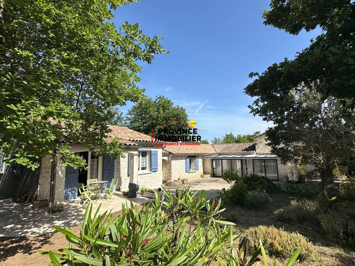 Maison 7 pièces 246 m² · à Grignan · 246 m² · 557 000 €