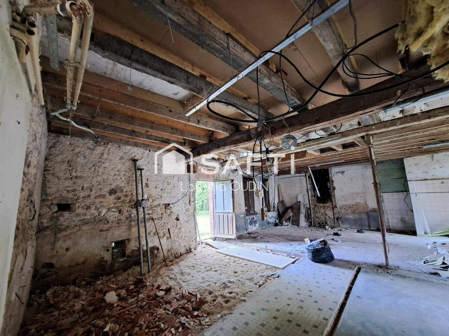 Maison 1 pièce 102 m² · à Gélannes · 102 m² · 65 000 €