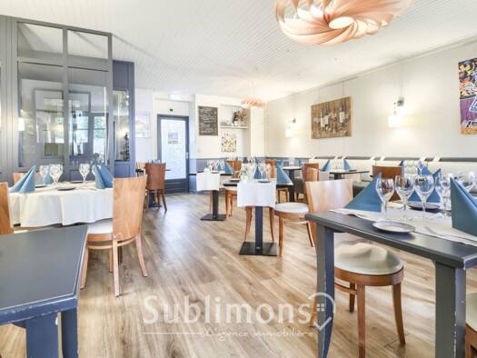 Local commercial à vendre 432 000 € 160 m² de surface de vente La Roche-Bernard 56130