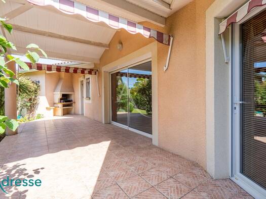 Maison de plain-pied à vendre 498 000 € 5 pièces 4 chambres 146 m² 1 130 m² de terrain Centre Léognan 33850