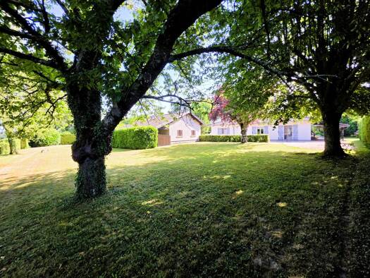 Maison à vendre 349 000 € 6 pièces 3 chambres 140 m² 2 771 m² de terrain Mézériat 01660