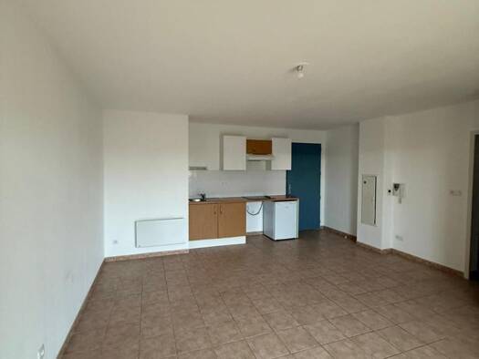 Appartement à louer 688 € 3 pièces 2 chambres 59,1 m² 1er étage Sud Lézignan-Corbières 11200