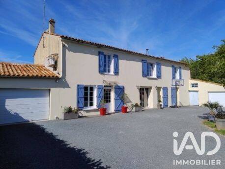 Maison 8 pièces 215 m² · à La Taillée · 215 m² · 334 500 €