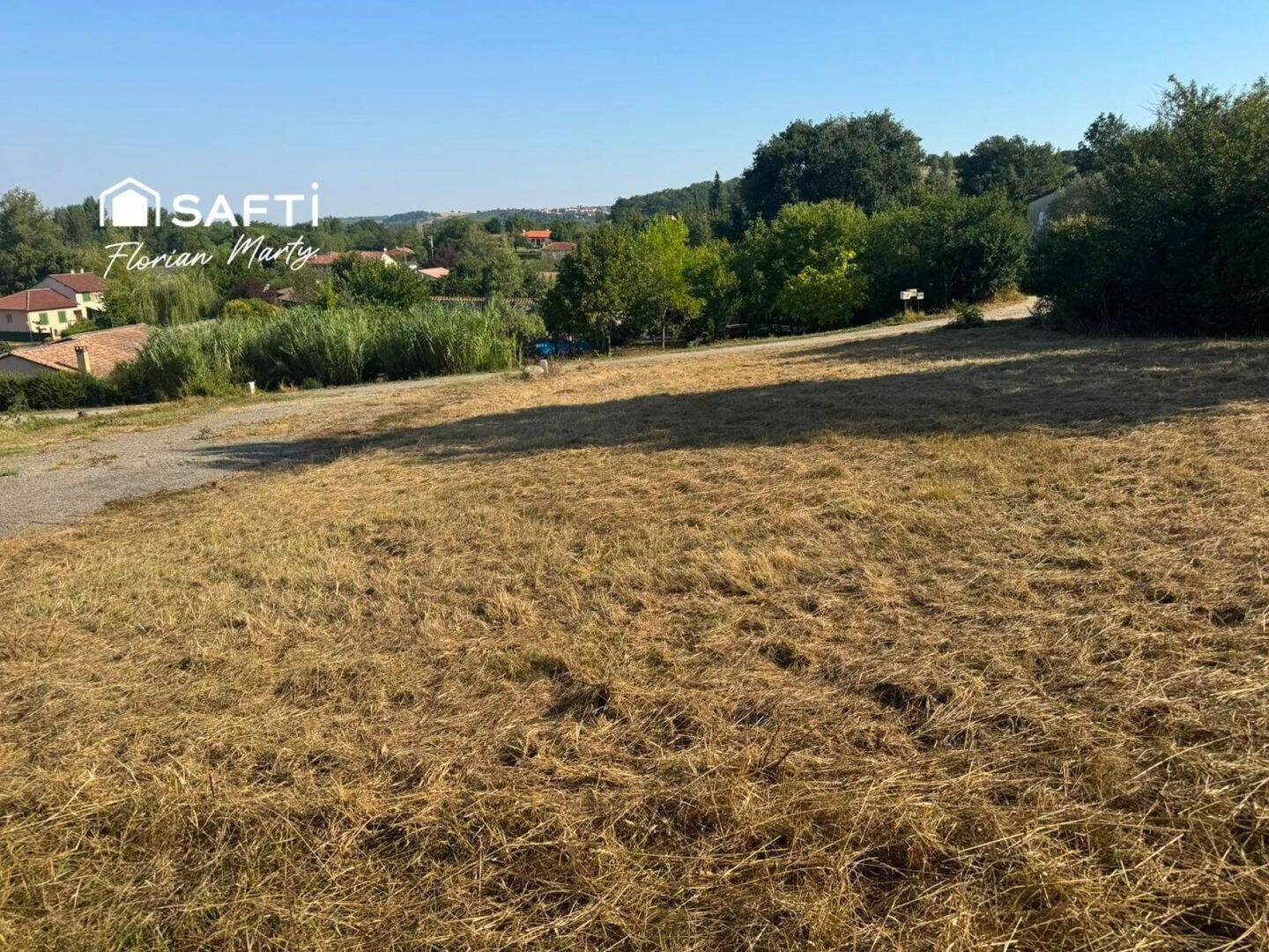 Terrain de 530 m² à Sainte-Suzanne - photo 2