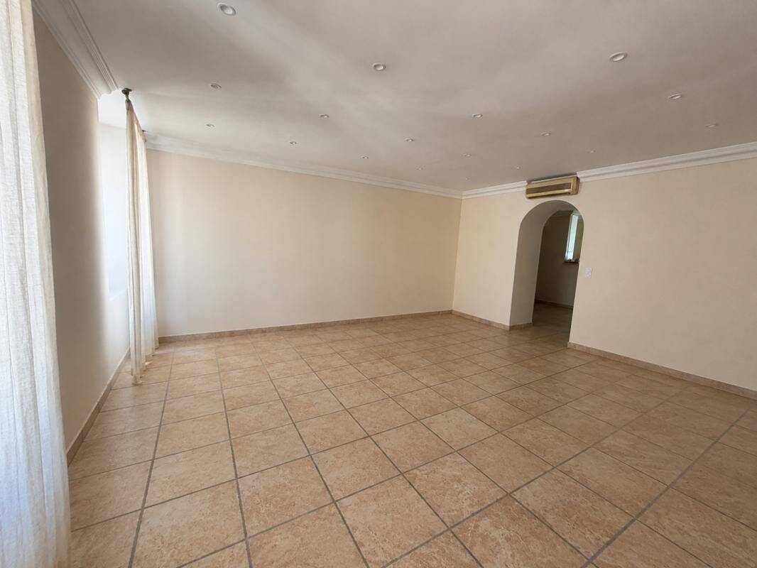 Appartement 3 pièces 100 m² · à Bastia · 100 m² · 1 130 €