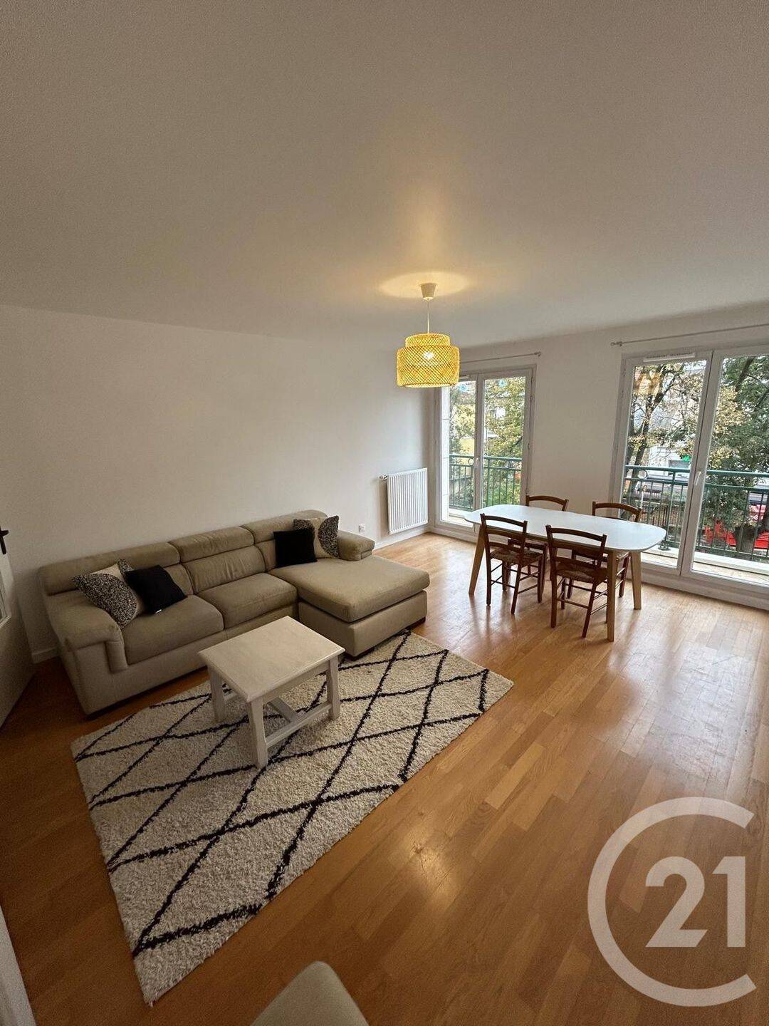 Appartement 3 pièces 73 m² · à Corbeil-Essonnes · 72,7 m² · 1 070 €/mois