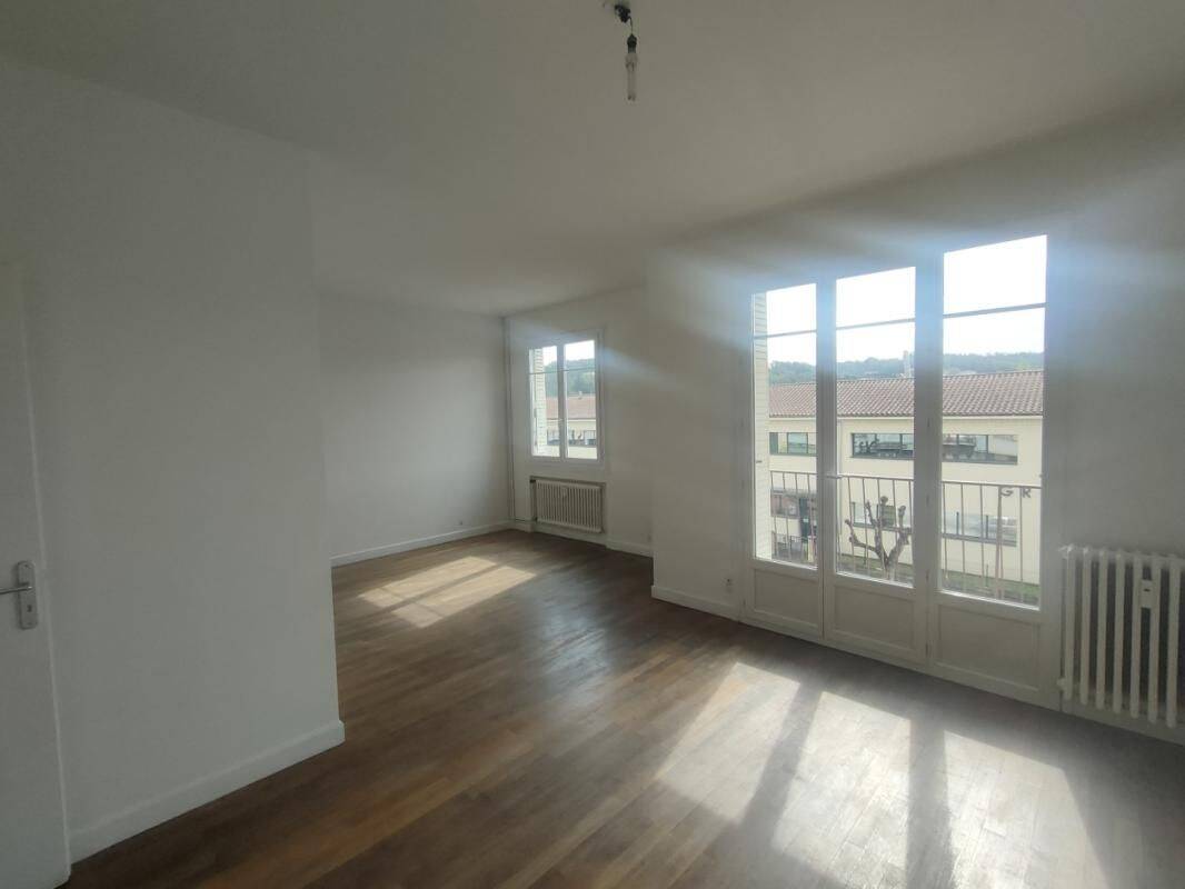 Appartement 3 pièces 79 m² · à Roussillon · 79 m² · 665 €/mois