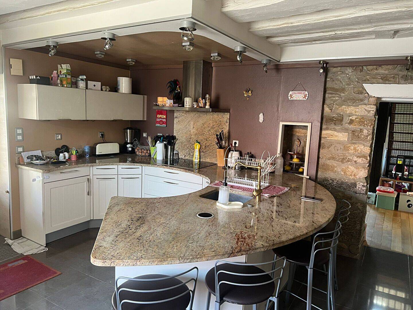 Maison 8 pièces 200 m² · à Lombard · 200 m² · 275 000 €