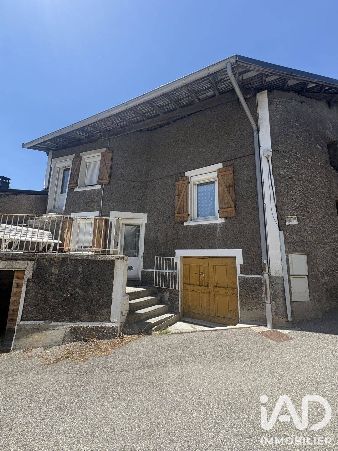 Maison 8 pièces 112 m² · à Saint-Martin-de-la-Porte · 111,9 m² · 130 000 €