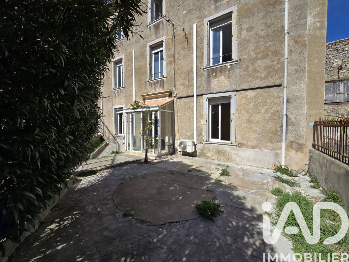 Maison 5 pièces 134 m² · à Saint-Jean-de-Barrou · 134 m² · 130 000 €