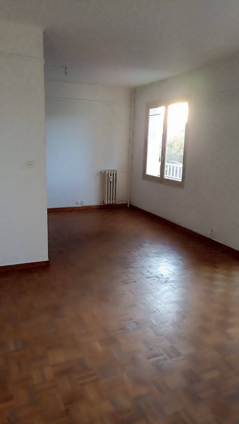 Appartement 3 pièces 65 m² · à Hyères · 65 m² · 853 €
