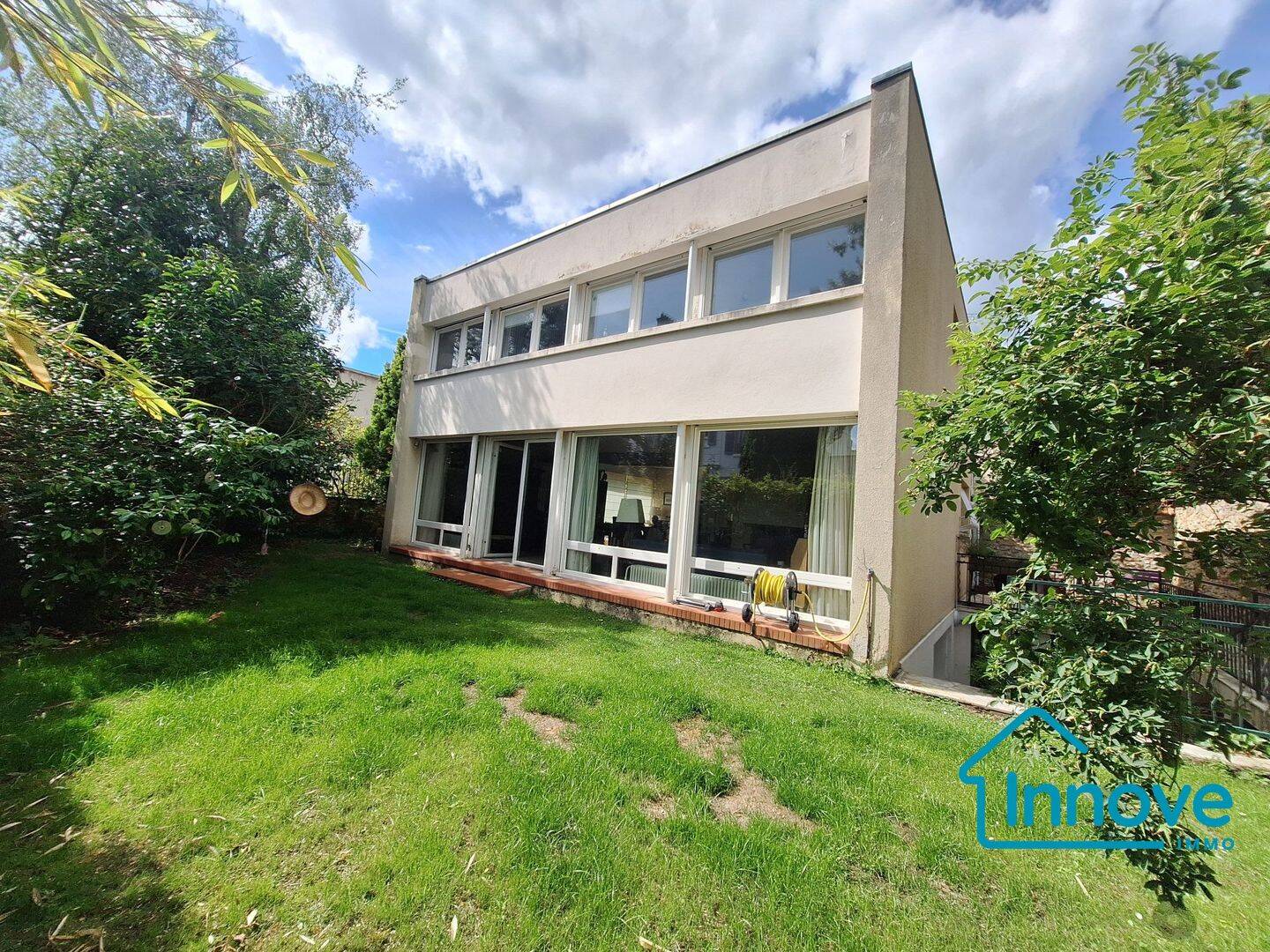 Maison 8 pièces 186 m² · à Le Chesnay-Rocquencourt · 185,8 m² · 4 000 €