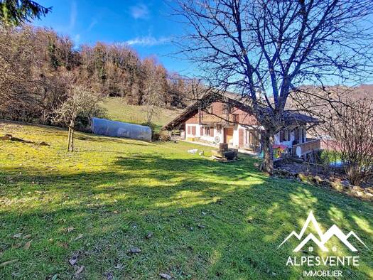 Maison à vendre 685 000 € 11 pièces 8 chambres 247 m² 25 717 m² de terrain La Vernaz 74200