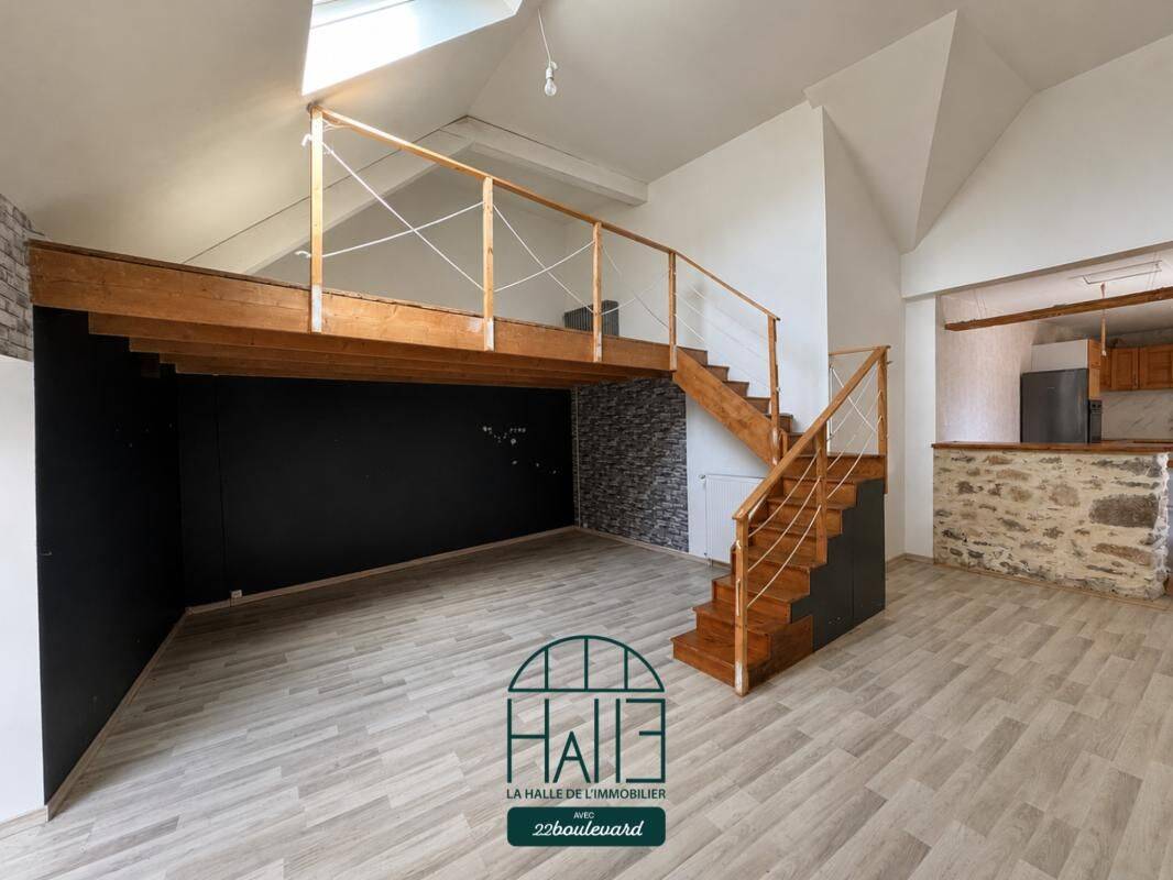 Maison 8 pièces 256 m² · à Ladignac-le-Long · 256 m² · 124 900 €