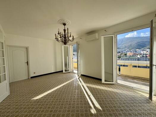 Appartement à vendre 224 900 € 3 pièces 2 chambres 67 m² Étage 2/3 Bastia 20200