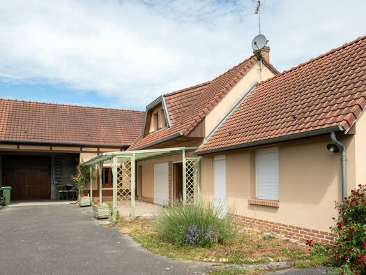 Maison à vendre 327 000 € 7 pièces 5 chambres 162 m² 2 269 m² de terrain Saint-Sauflieu 80160