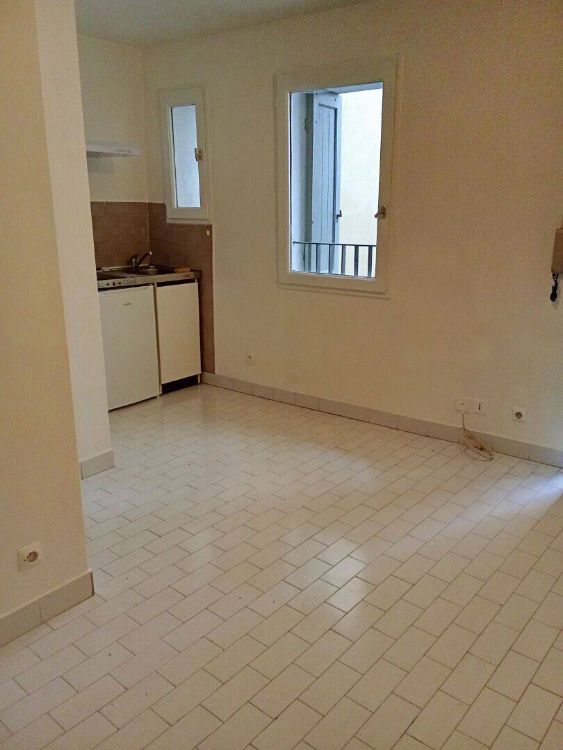 Appartement 1 pièce 14 m² · à Saint-Chamas · 14 m² · 265 €