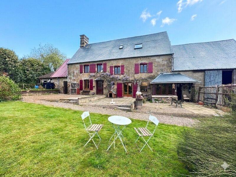 Maison 7 pièces 244 m² · à Noues de Sienne · 244 m² · 299 000 €