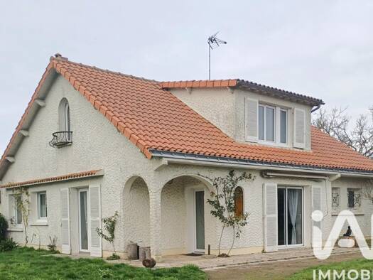 Maison à vendre 224 900 € 5 pièces 4 chambres 113 m² 1 291 m² de terrain Mauges-sur-Loire 49290