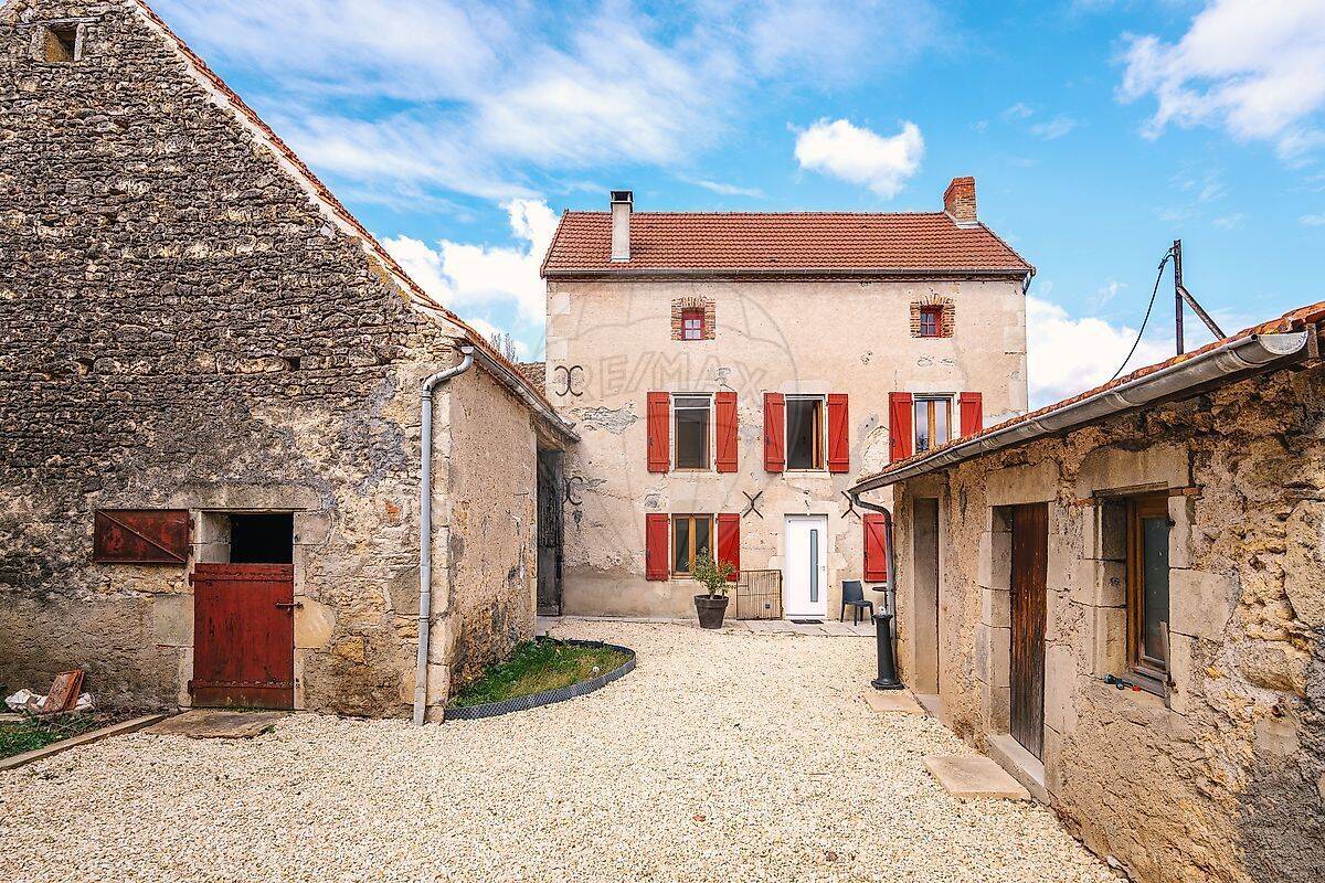 Maison 6 pièces 150 m² · à Charmes · 150 m² · 299 000 €