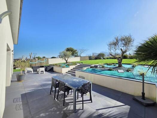 Maison à vendre 470 250 € 7 pièces 5 chambres 162 m² 1 642 m² de terrain Pluguffan 29700