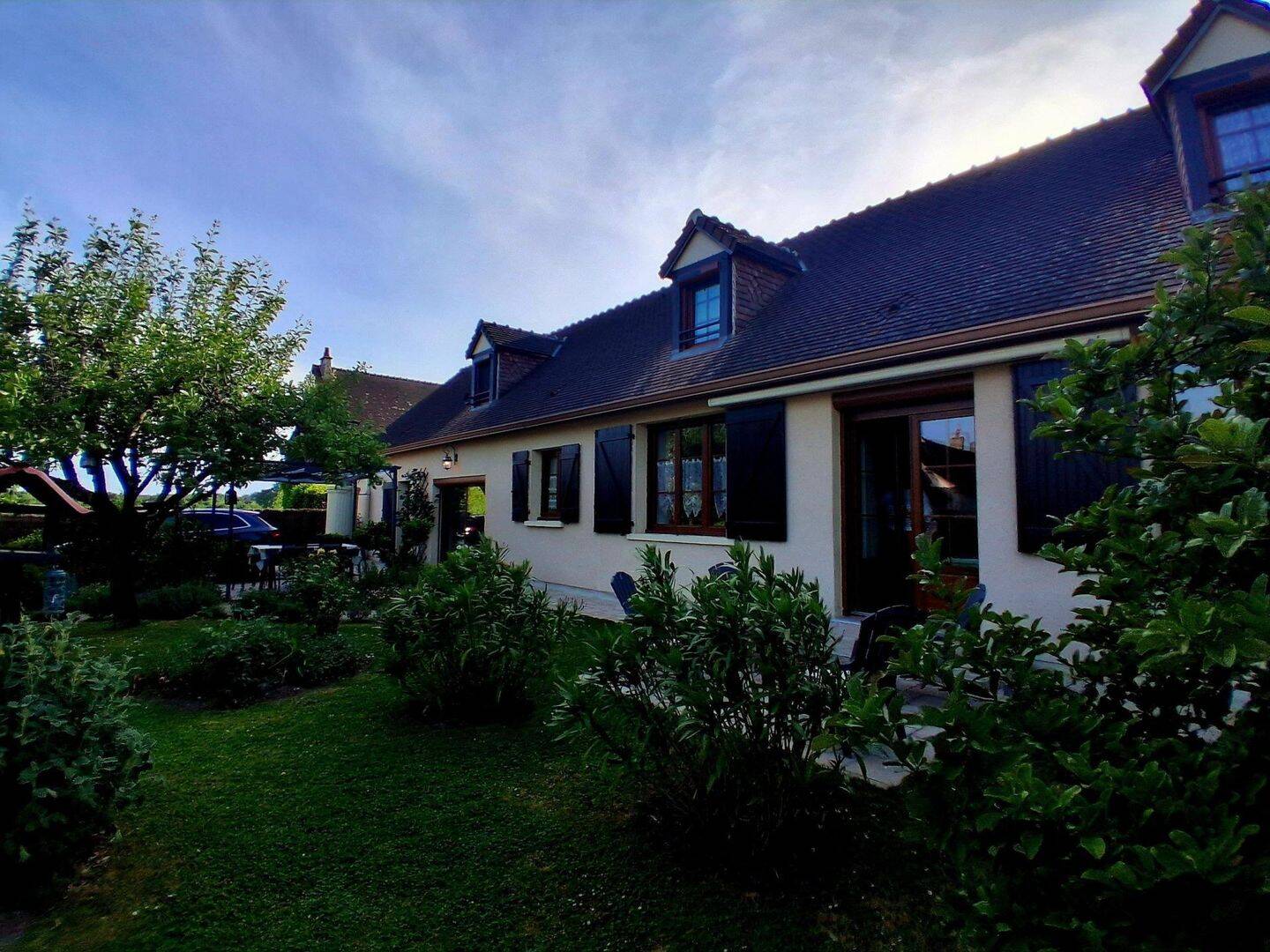 Maison 6 pièces 242 m² · à Lingé · 242 m² · 275 000 €