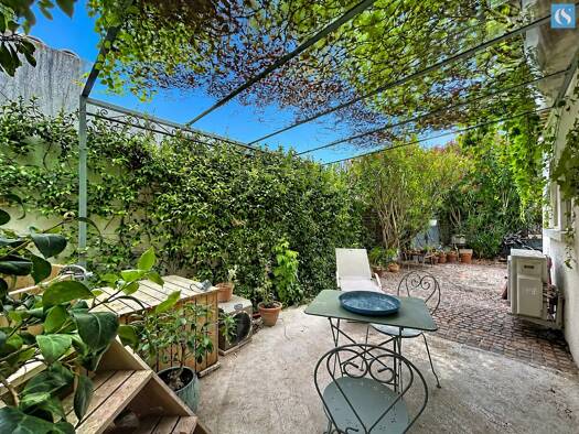 Maison à vendre 590 000 € 3 pièces 2 chambres 73 m² 210 m² de terrain Centre Ville Aix-en-Provence 13090