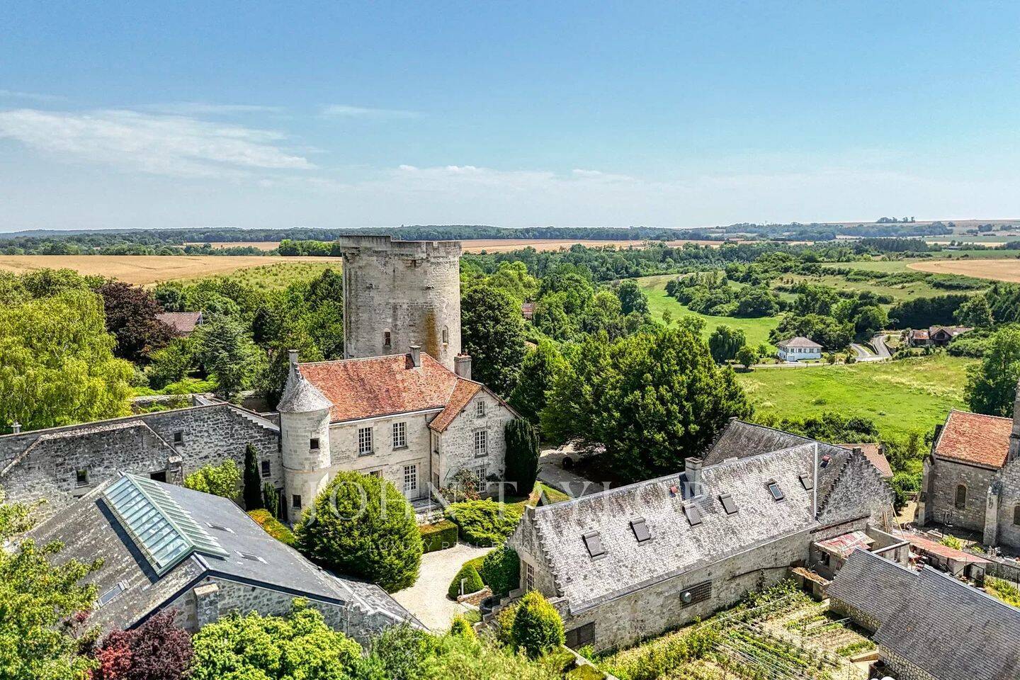 Maison 17 pièces 950 m² · à Soissons · 950 m² · 2 300 000 €