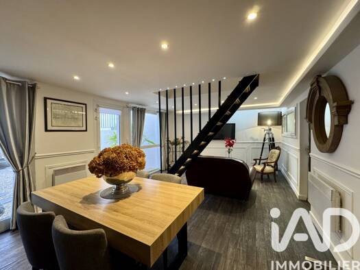 Maison de ville à vendre 550 000 € 6 pièces 5 chambres 84,2 m² 50 m² de terrain Centre Ville La Rochelle 17000