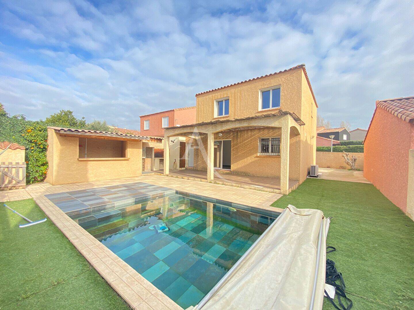 Maison 4 pièces 95 m² · à Sigean · 94,8 m² · 1 210 €