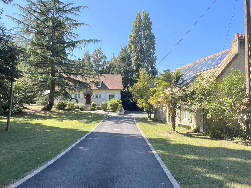 Maison 9 pièces 227 m² · à Surfonds · 227 m² · 299 500 €