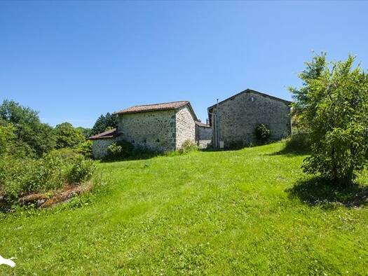 Maison à vendre 236 700 € 4 pièces 2 chambres 205 m² 2 967 m² de terrain Busserolles 24360