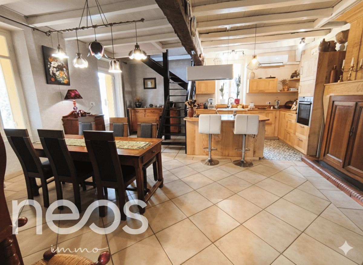 Maison 5 pièces 179 m² · à Saint-Pey-de-Castets · 179 m² · 249 000 €