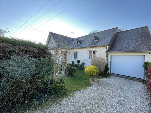 Maison de plain-pied à vendre 161 000 € 5 pièces 3 chambres 94 m² 401 m² de terrain Moulay 53100