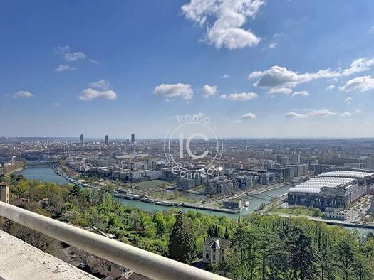 Appartement à vendre 450 000 € 5 pièces 3 chambres 119 m² Étage 13/13 Centre Sainte-Foy-lès-Lyon 69110