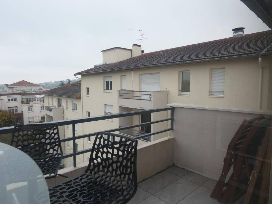 Appartement 2 pièces 47 m² · à Saint-Genis-Laval · 47,2 m² · 758 €/mois
