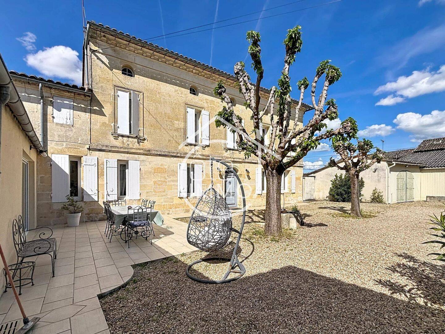 Maison 10 pièces 270 m² · à Saint-Émilion · 270 m² · 632 000 €
