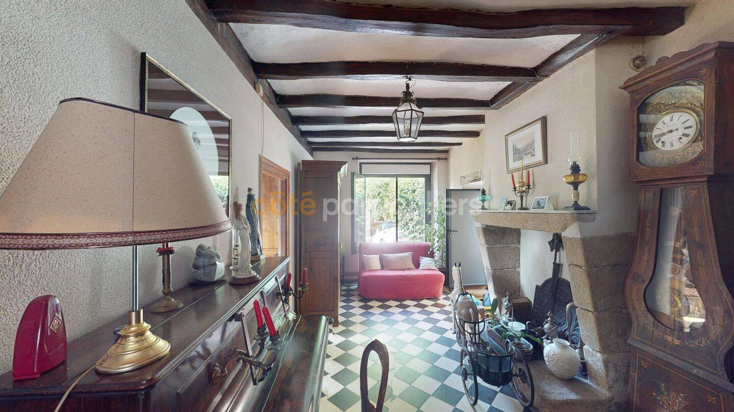 Maison 7 pièces 198 m² · à Mortagne-sur-Sèvre · 198 m² · 374 000 €