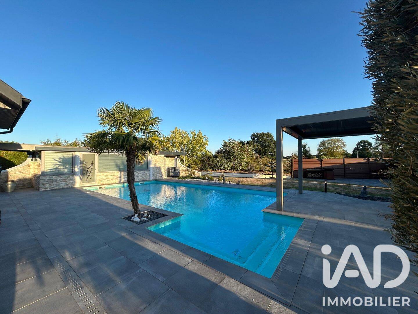 Maison 8 pièces 210 m² · à Bans · 210 m² · 499 000 €