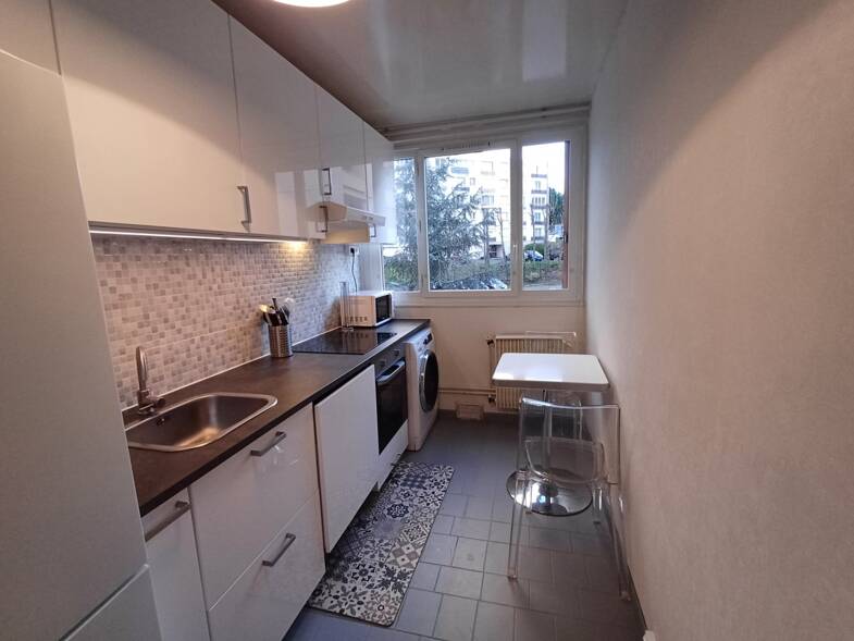 Appartement à louer 1 150 € 3 pièces 2 chambres 69 m² 1er étage La Bruyere Poissy 78300